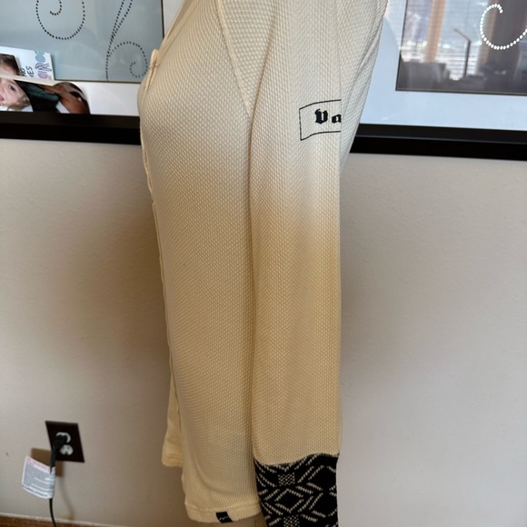 Techstyles Cream Vail Colorado Bohemian Base Layer Popover Thermal. Size Large - Picture 4 of 9